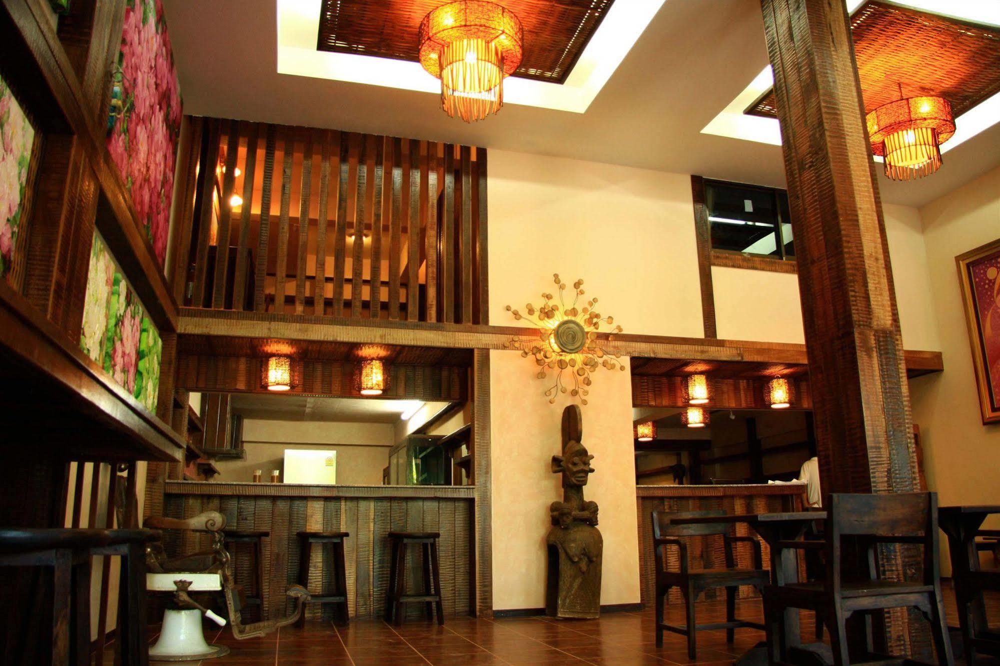 1 Nimman Gallery Hotel Чиангмай Экстерьер фото